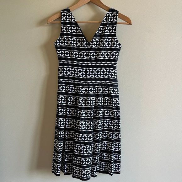 WHITE HOUSE BLACK MARKET GEOMETRIC PRINT V NECK SLEEVELESS DRESS WOMENS … - Picture 8 of 8